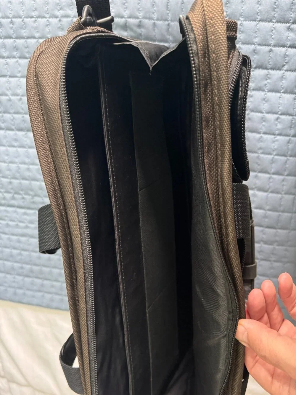 Tumi Large Screen Laptop Briefcase - Like New Condition